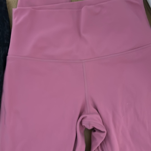 LULULEMON ALOGN LEGGINGS SIZE 6,8,8 25 inch - Picture 3 of 4